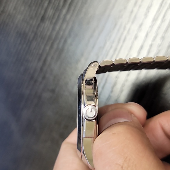 Men's Gucci Watch - Picture 4 of 6